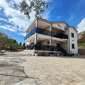 Gostinjska kuća Filip, Starigrad Paklenica